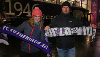 Tim Andrä und seine Schwester Lilli leiden mit den Veilchen. Während viele Auer Fans nach der bisher total verkorksten Saison den Klassenerhalt schon abgeschrieben haben, glauben die beiden weiterhin ganz fest daran. 