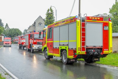 Ein Großaufgebot der umliegenden Feuerwehren war am Samstagmittag in Mildenau zu einem Gefahrguteinsatz angerückt.