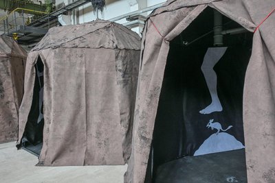 Das Kunstwerk „The Carrion Cheer, A Faunistic Tragedy“ von Böhler und Orendt gibt ausgestorbenen Tieren eine Stimme.