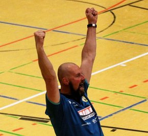 Hatte beim 3:0 in München allen Grund zum Jubeln: VSV-Trainer Alexander Krug gelang mit seinem Team der erste Erfolg in der Abstiegsrunde. 
