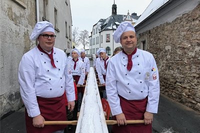 Der Riesenstollen: 80 Kilogramm Gewicht, fast zwölf Meter lang.