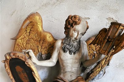 Links ein Bild von Heinrich Schmidt, das Bild rechts von Chronos ist verschwunden. 