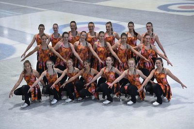 Die Chemnitzer Eisformation "Skating Graces" muss in dieser Saison endlich mal nicht mit Besetzungsproblemen kämpfen. Das Team sowie Vorgänger "Skating Mystery" gewannen bislang 19 Medaillen bei Deutschen Meisterschaften, den Titel erkämpfte jedoch immer Berlin. 