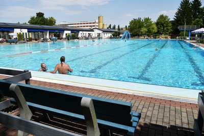 Das Rochlitzer Stadtbad, der Blick auf das große Schwimmerbecken.
