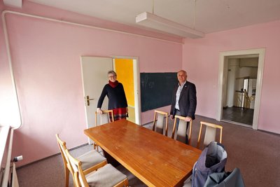 Anne-Sophie Berner und Jochen Fankhänel in den ehemaligen Wohnräumen im zweiten Obergeschoss. Hier könnte künftig die Dauerausstellung gezeigt werden.