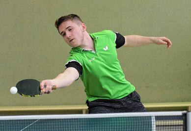 Als frischgebackener Landesvizemeister durfte Christian Franz am Wochenende zweimal in der Oberliga ran. Mit seinem Doppelpartner Thomas David siegte er in Jena. Gegen Zella-Mehlis ging das Duo als Verlierer von der Platte. 