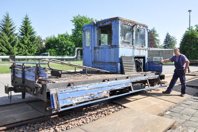 Der Rottekraftwagen aus den 1970er-Jahren ist verschlissen. Die Eisenbahnfreunden haben ihn ins Rochlitzer Depot gebracht, um Ersatzteile für historische Schienenfahrzeuge zu gewinnen.