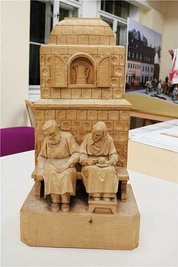 Diese Arbeit des einstigen Lößnitzer Kunstschnitzers Walter Hambeck konnte der Verein erwerben.