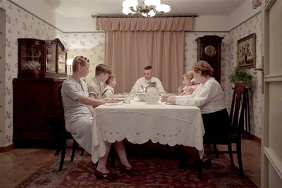 Das Film-Drama mit dem Dresdner Christian Friedel (mitte) und der Leipzigerin Sandra Hüller (links) in den Hauptrollen wurde mehrfach ausgezeichnet.