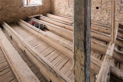 Die alte Holzbalkendecke im Biologie-Fachkabinett.