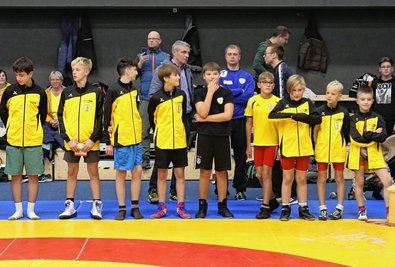 Stolz präsentierte sich das Jugendligateam der WKG Pausa/Plauen am vergangenen Wochenende dem heimischen Publikum. Beim Finalturnier besiegten sie Thalheim und landeten auf dem Bronzerang. In der Endabrechnung fehlten jedoch Punkte, um an Thalheim vorbeizuziehen. 