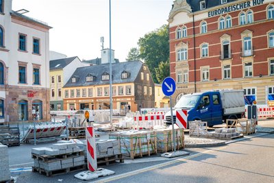 Noch laufen Pflasterarbeiten am Technikumplatz. Die Stadt hat bereits angekündigt, dass es nach dem Landeserntedankfest noch zu Nacharbeiten auf der Rochlitzer Straße kommen kann.