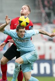 CFC-Profi Marco Kehl-Gomez (vorn) - in dieser Szene im Duell mit Wiesbadens Daniel Wein - hofft auf erneutes Toreglück gegen Mainz.