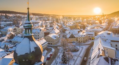 Sonnenaufgang im winterlichen Olbernhau: Gibt es in diesem Dezember im Erzgebirge wieder ähnliche Bilder?
