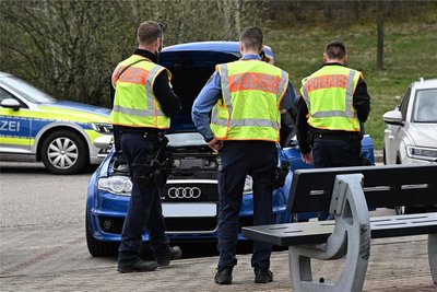 70 Beamte der Landes- und Bundespolizei, des Zolls sowie der tschechischen Landespolizei beteiligten sich an der Kontrolle am Rastplatz „Am Mühlbachtal“.