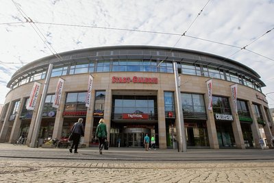 Die Blumenring-Filiale befand sich bisher rechts vom Tunnel-Eingang der Stadt-Galerie. Bereits seit Monaten war der Laden verwaist, nun steht fest: Das Unternehmen mit Sitz in Chemnitz wird die Fläche nicht wieder eröffnen.