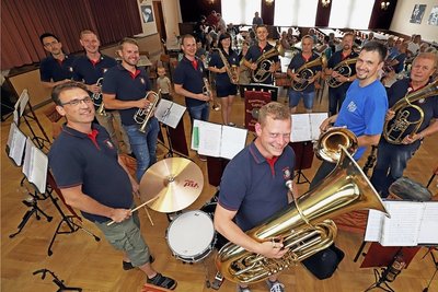 Die Feuerwehrkapelle Niederbobritzsch hat ein Benefizkonzert für den Erftstädter Ortsteil Bliesheim gegeben. 