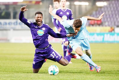 Stephen Sama (Osnabrück, links) gegen Myroslav Slavov (Chemnitz)