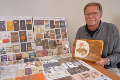 Stanislav Krámský aus Prag sammelt seit er zwölf ist Schokoladenverpackungen und hat nach eigenen Angaben mit 200.000 Exemplaren die weltweit größte Sammlung dieser Art. Einige hat er auf die Rochsburg mitgebracht.
