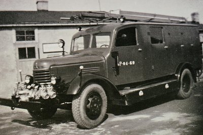 1958 erhielt die Wehr ihr erstes reguläres Feuerwehrfahrzeug von der SDAG Wismut. Einen „SIS“, der bis 1973 im Einsatz war. Heute hat die Wehr dieses Fahrzeug, das im Festumzug als Oldtimer mitrollen wird, noch immer. Von ihm gibt es deutschlandweit nur noch etwa vier Exemplare.
