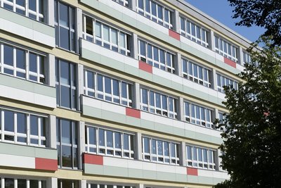 Im Gebäude der Neuberschule soll künftig auch die Weinhold-Grundschule ihren Platz finden.