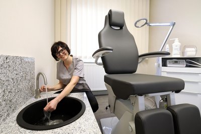 Inhaberin Anne Bergner hat die Praxis mit modernem Equipment ausgestattet.