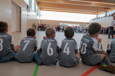 Viele kleine und große Sportler waren bei der Einweihung von Geyers neuer Eric-Frenzel-Sporthalle dabei.