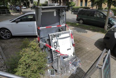 Ein 33-Jähriger hat gestanden, diesen Zigarettenautomaten an der Further Straße aufgesprengt zu haben.