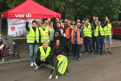 Mehr als 30 Beschäftigte haben beim Edeka-Foodservice in Chemnitz die Arbeit niedergelegt. Der Streik soll bis Donnerstag andauern. Die nächste Verhandlungsrunde ist für den 19. September geplant.