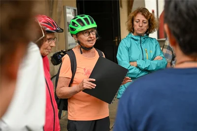 Claudia Köhle-Marin (rechts) ist nicht nur begeisterte Radfahrerin, sondern interessiert sich auch sehr für die Kulturhauptstadt.