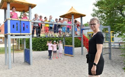 Die Siebenlehner Kita "Amalie Dietrich" - im Bild Erzieherin Anita Johne mit der Wackelzahngruppe - wurde modernisiert und erweitert. Dafür gab es Zuschüsse aus dem Programm Vitale Dorfkerne und Ortszentren. 