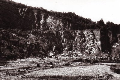 Blick in den Steinbruch um das Jahr 1930. Damals gehörte er dem Oberschlemaer Bauunternehmer Krebs.