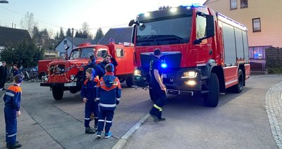 Das neue Tanklöschfahrzeug TLF 3000 der Feuerwehr Marbach bei seiner Ankunft. Es trägt das amtliche Kennzeichen HC MA 112. 