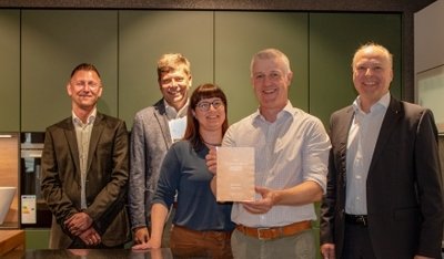 Ronny Drechsler, Andreas Rappräger, Jeannette und Mike Endtmann sowie Wilm Grossmann (v. l.).