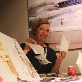 Kathi Halama lädt zu einem besonderen Papierworkshop ein. 