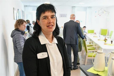 Pflegefachkraft Janine Gelbricht gehört zu den Mitarbeiterinnen der neuen Tagespflege in dem Haus am Siedlerweg 10 in Freiberg. 