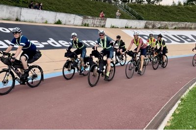 Alle Teilnehmer starteten zeitgleich in Frankreich. Uli Strauch ist ebenfalls für die Laufkultour bei dem Rennen dabei.