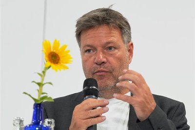 In einem Propagandavideo haben mutmaßliche Rechtsextreme aus Sachsen eine Entführung von Wirtschaftsminister Robert Habeck (Grüne) dargestellt. Foto: Soeren Stache/dpa
