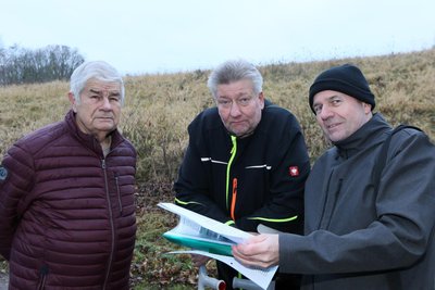 Hans-Dieter Kreßner, Andreas Giera und Christoph Nobis (von links) wohnen in der Selbsthilfe. Sie sind gegen den geplanten Solarpark auf dem Eichberg.