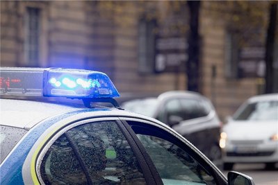 Die Polizei war bei einem Notrufmissbrauch am Montagabend in Plauen im Spiel. Sie konnte den Anrufer ausfindig machen, der für das Ausrücken der Feuerwehr verantwortlich war.