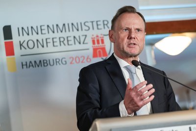 Andy Grote (SPD) ist diesmal Gastgeber der Innenministerkonferenz (IMK). (Archivfoto)