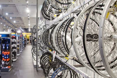 Einer der größten Ersatzteilhändler fürs Fahrrad in der Region. Direkt verfügbar ohne langes Warten.