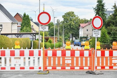 Ab 24. April wird in Freiberg-Zug der Abschnitt Dorfstraße 26 bis Haldenstraße saniert (Bild: Bau 2022). 
