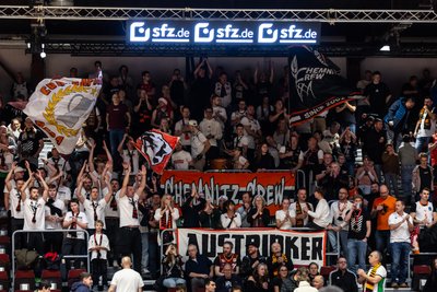 ... aber die 4400 Ninersfans waren deutlich lauter.