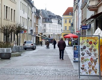 Mit den Einkaufsgutscheinen soll der Handel in der Crimmitschauer Innenstadt belebt werden. 