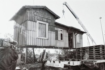 Am 20. September 1997 wurde mit schwerem Gerät das komplette Bahnhofsgebäude in Obergräfenhain aufgeladen und unter großem Medieninteresse nach Lunzenau geschafft.