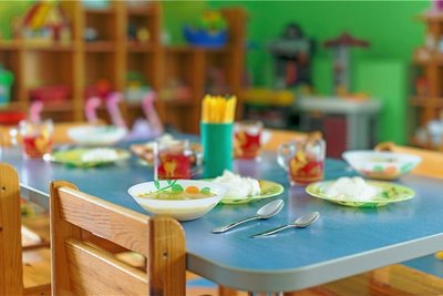 Eltern erhalten bei der Geburt ihres Kindes in Plauen als Begrüßungsgeschenk für Neugeborene einen Essensgutschein für die Kita. In Anspruch genommen wird dieser aber kaum.