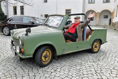 So kennt man ihn in Freiberg: Professor Reinhard Schmidt, Oberberghauptmann a.D., kam zur Eröffnung der Ausstellung mit seinem Trabi angerollt. 