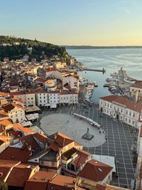 "Wohnzimmer von Piran", so nennen sie den Tartiniplatz, hier vom Glockenturm aus gesehen.