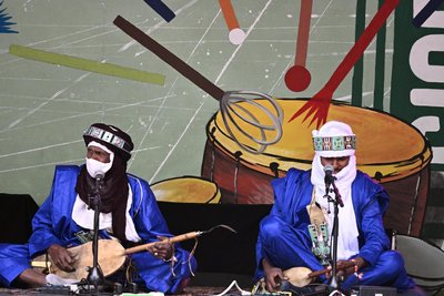 Die Gruppe Al Bilali Soudan kommt aus der Chemnitzer Partnerstadt Timbuktu in Mali, dem diesjährigen Länderschwerpunkt des Rudolstadt-Festivals.